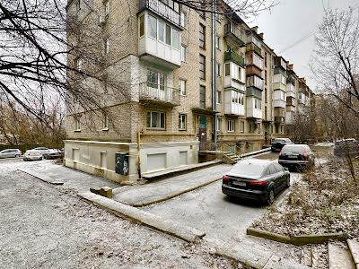 квартира за адресою Стадіонна вул., 21/1