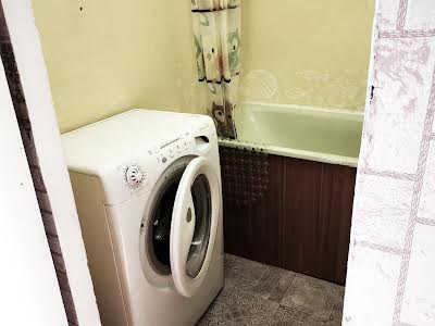 квартира за адресою Анни Ахматової вул., 25