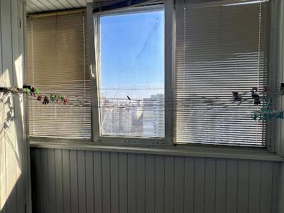квартира за адресою Ревуцького вул., 11А