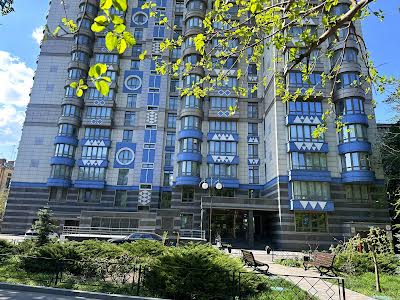 комерційна за адресою Київ, Інститутська вул., 18-А