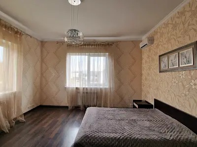 будинок за адресою с. Щасливе, мальовнича