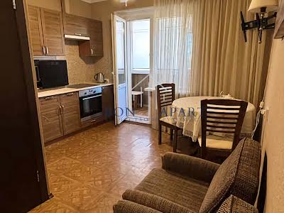 квартира за адресою Салютна вул., 42/46