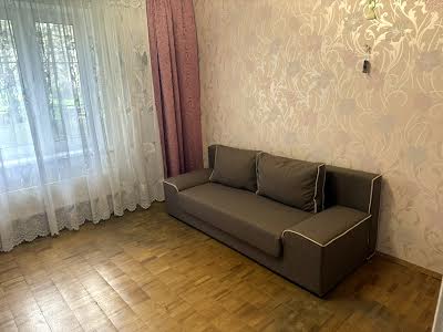 квартира за адресою Ревуцького вул., 18
