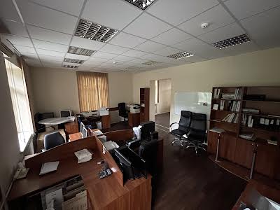 коммерческая по адресу с. Требухов, Броварська, 1а