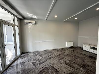комерційна за адресою Лесі Українки бульв., 7а