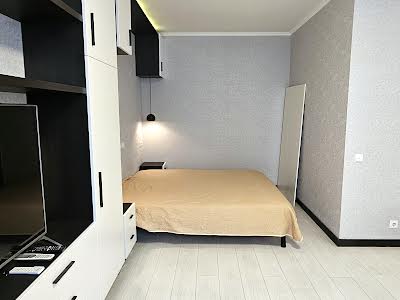 квартира за адресою Сім'ї Кульженків вул. (Петра Дегтяренка), 35