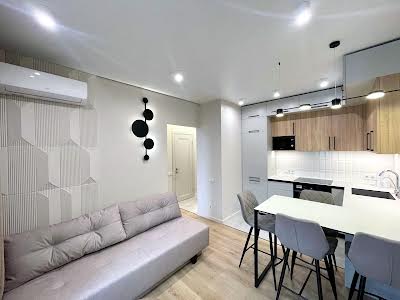 квартира за адресою Салютна вул., 2к8