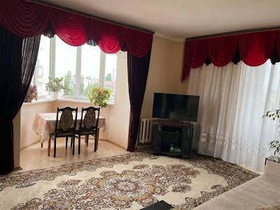 квартира за адресою Верховної Ради бульв., 21-Б