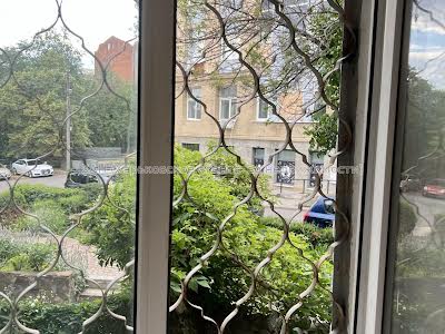 комерційна за адресою Потебні вул., 2