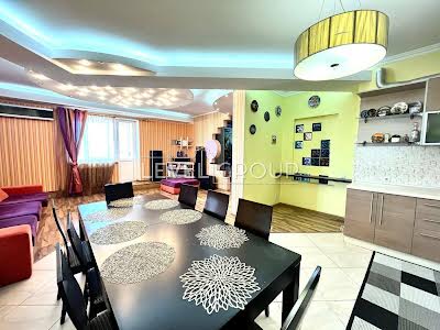 квартира за адресою Анни Ахматової вул., 13-Г