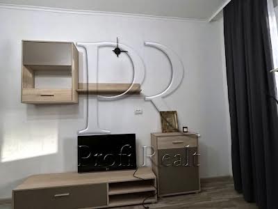 квартира за адресою Срібнокільська вул., 8