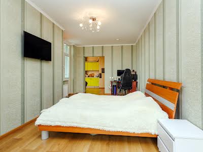 квартира за адресою Анни Ахматової вул., 22
