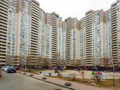 квартира за адресою Анни Ахматової вул., 22