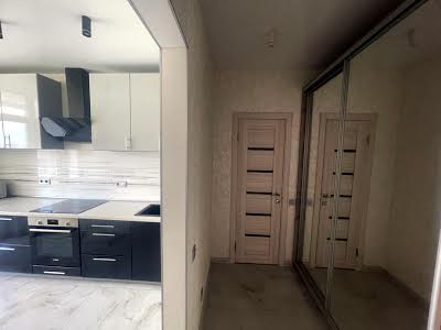 квартира за адресою Драгоманова вул., 10