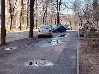 комерційна за адресою Естонська вул., 1/5