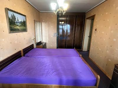 квартира по адресу Ревуцкого ул., 8