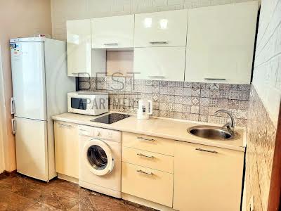 квартира за адресою Софії Русової вул., 7