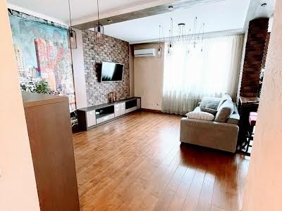 квартира за адресою Анни Ахматової вул., 30