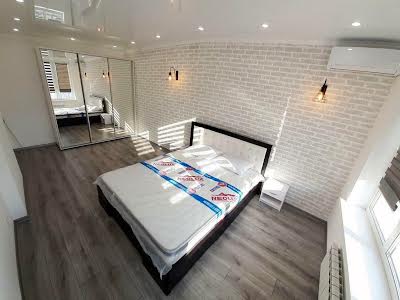 квартира за адресою Ревуцького вул., 40-Г