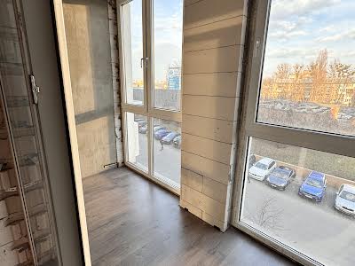 квартира за адресою Салютна вул., 2