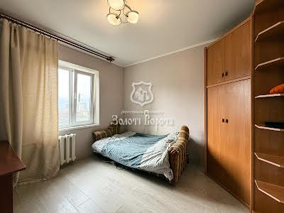 квартира за адресою Вишняківська вул., 13б