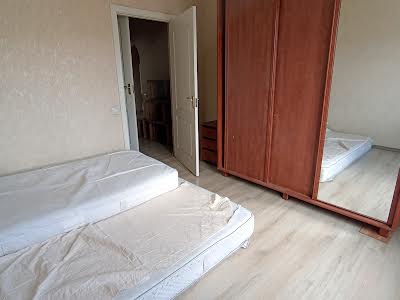 квартира за адресою Ревуцького вул., 18