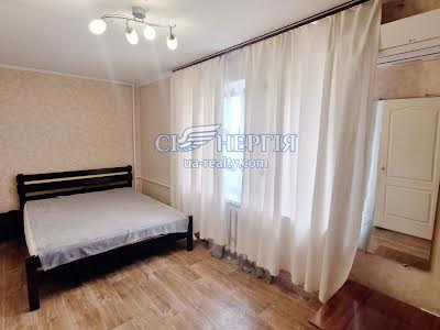 квартира за адресою Верховної Ради бульв., 18