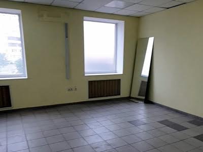 комерційна за адресою Драгоманова вул., 17