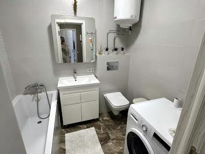 квартира за адресою Салютна вул., 2
