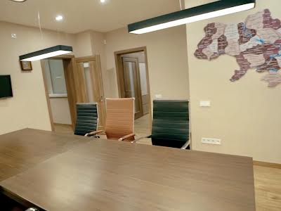 комерційна за адресою Обухів, Паркова вул., 1