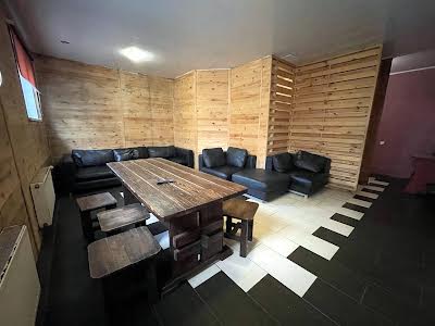 комерційна за адресою Зелена вул., 85