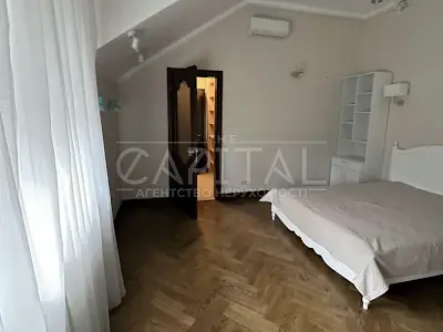 будинок за адресою Стежки вул.