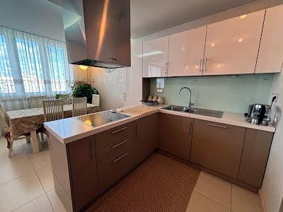 квартира за адресою Срібнокільська вул., 1