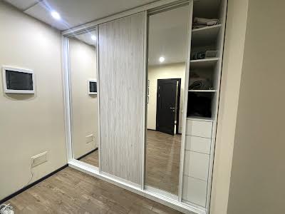 квартира по адресу Драгоманова ул., 2Б