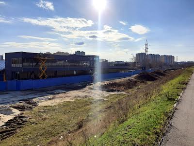 комерційна за адресою Велика Кільцева дорога вул., 1