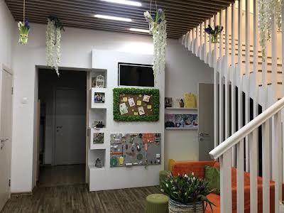комерційна за адресою Професора Караваєва вул., 1