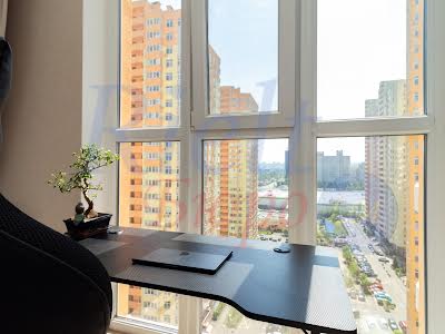 квартира за адресою Сім'ї Кульженків вул. (Петра Дегтяренка), 37