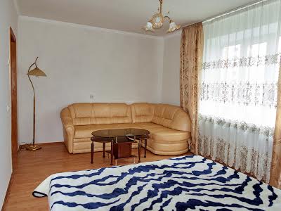 квартира за адресою Ревуцького вул., 42