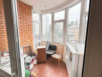 комерційна за адресою Лесі Українки бульв., 7-А