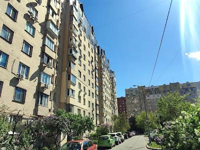 квартира за адресою Анни Ахматової вул., 5
