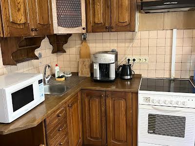 квартира за адресою Анни Ахматової вул., 15
