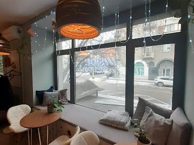 комерційна за адресою Оболонська вул., 35