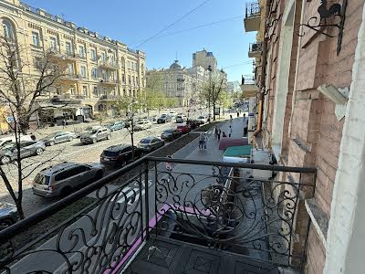 квартира за адресою Богдана Хмельницького вул., 35