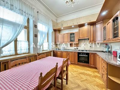 квартира за адресою Десятинна вул., 10