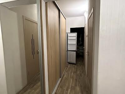 квартира за адресою Срібнокільська вул., 8