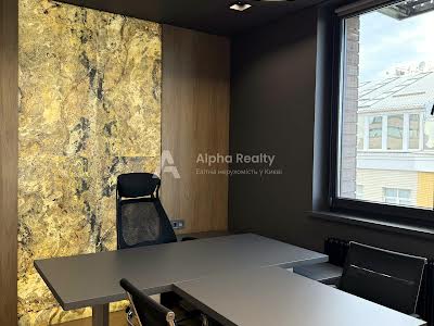 коммерческая по адресу Антоновича ул. (Горького), 74