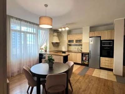 квартира за адресою Раїси Окіпної вул., 10-А