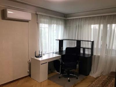 квартира по адресу Строителей ул., 19