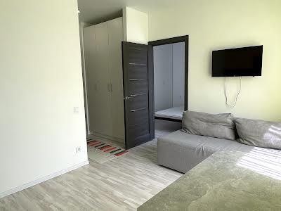 квартира за адресою Київ, Салютна вул., 2к3