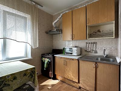 квартира за адресою Ревуцького вул., 18
